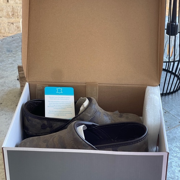 Dansko Professional Suede Camo clogs - Picture 5 of 6